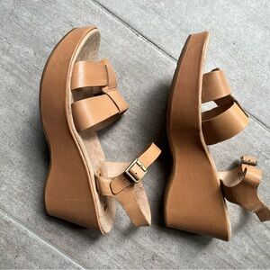 Women’s Korks platform tan sandal size 8/39